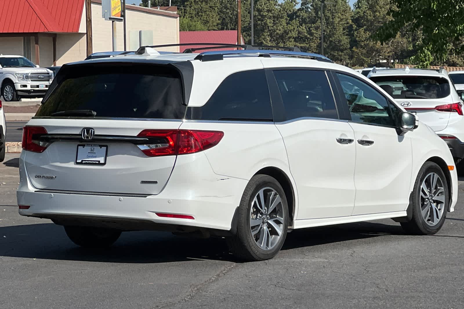 Used 2022 Honda Odyssey Touring with VIN 5FNRL6H84NB001432 for sale in Bend, OR