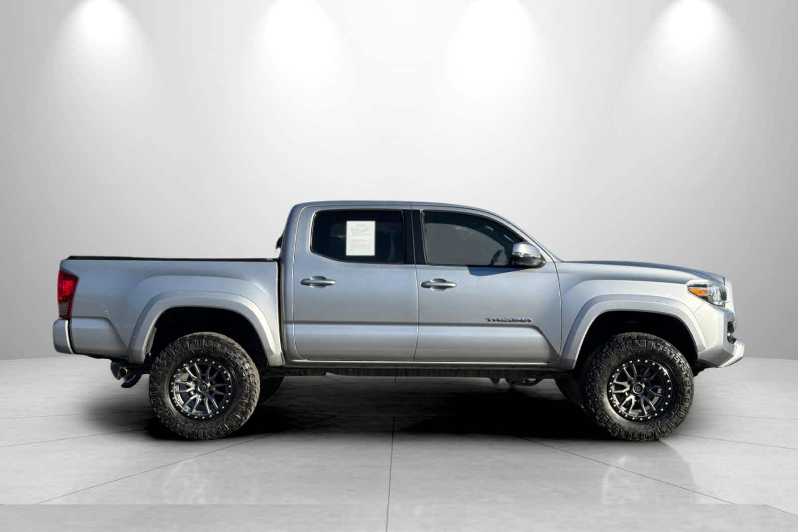 Thumbnail: 2017 Toyota Tacoma - 8