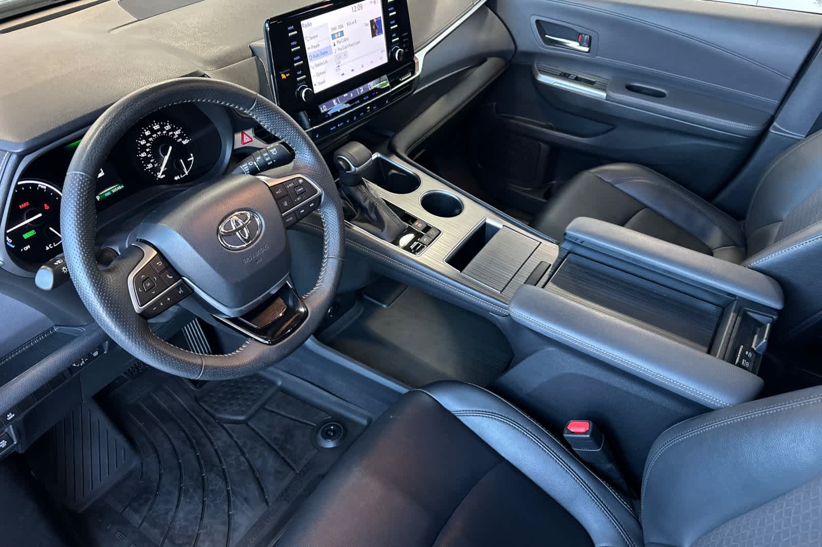 Thumbnail: 2022 Toyota Sienna - 12