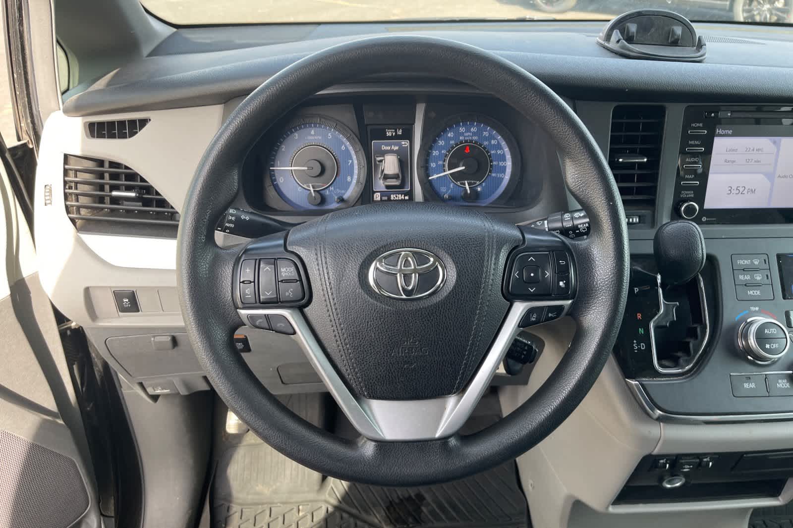 Thumbnail: 2019 Toyota Sienna - 12