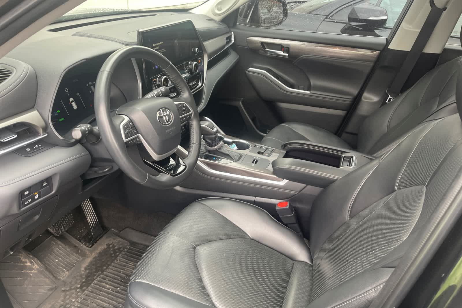 Thumbnail: 2023 Toyota Highlander - 13