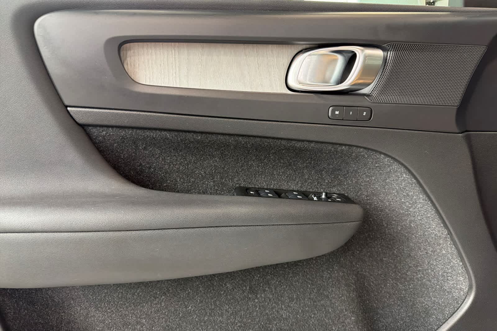 Thumbnail: 2022 Volvo XC40 - 14