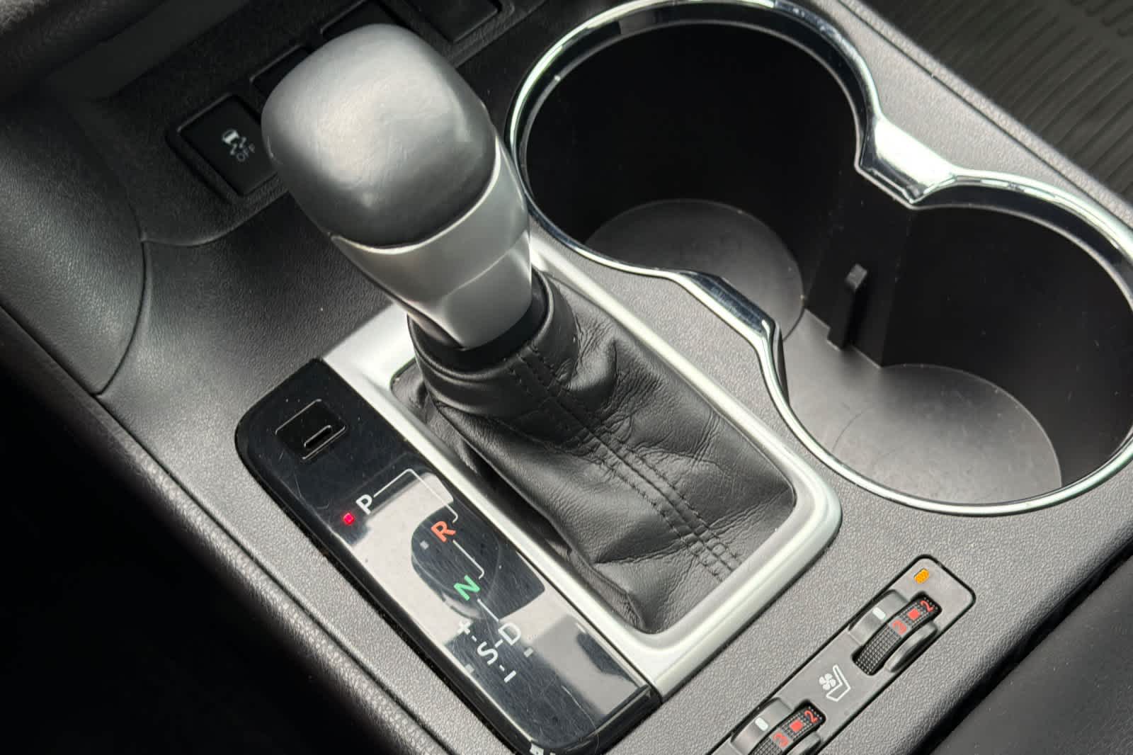 Thumbnail: 2018 Toyota Highlander - 25