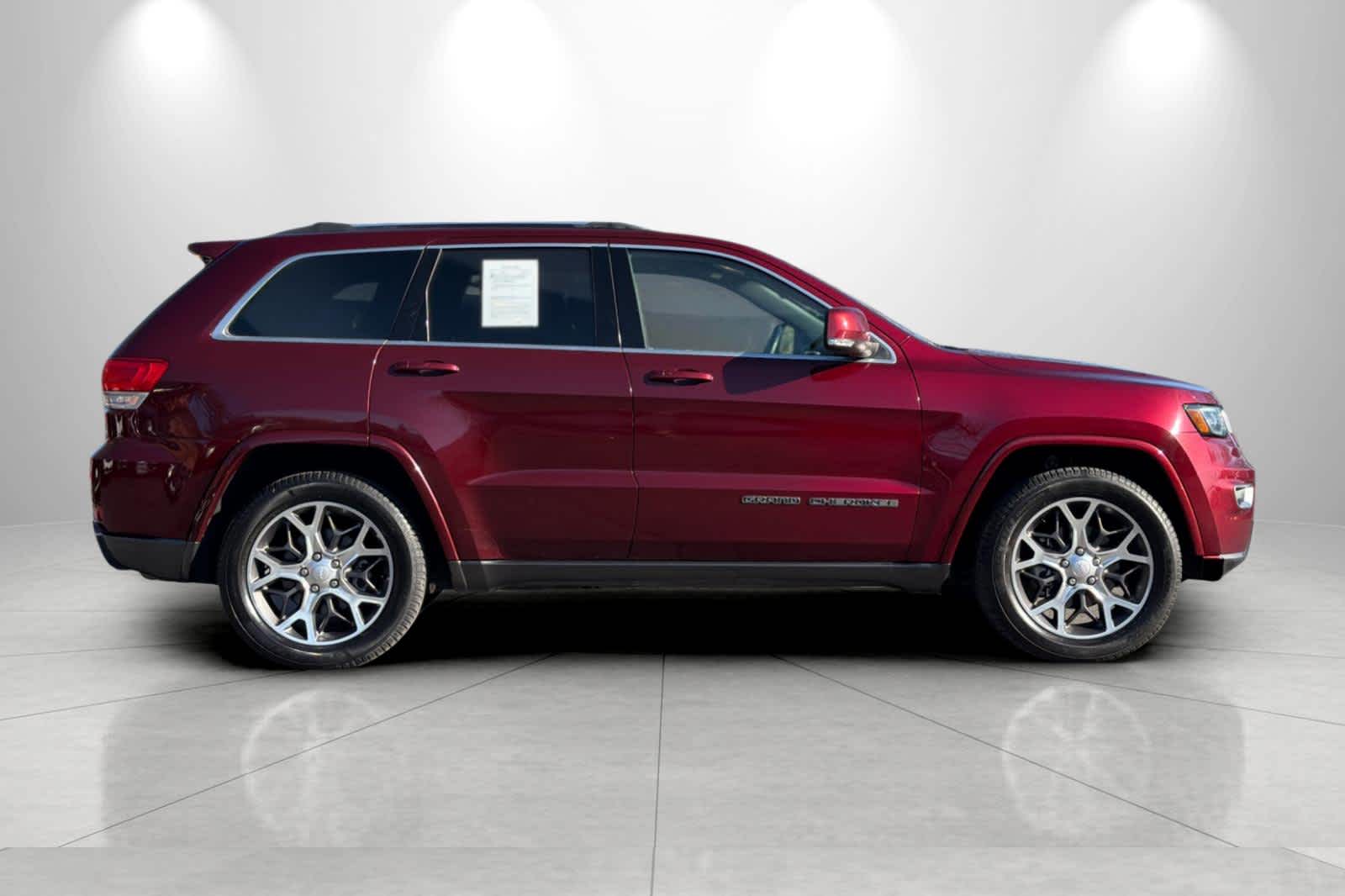 Thumbnail: 2018 Jeep Grand Cherokee - 8