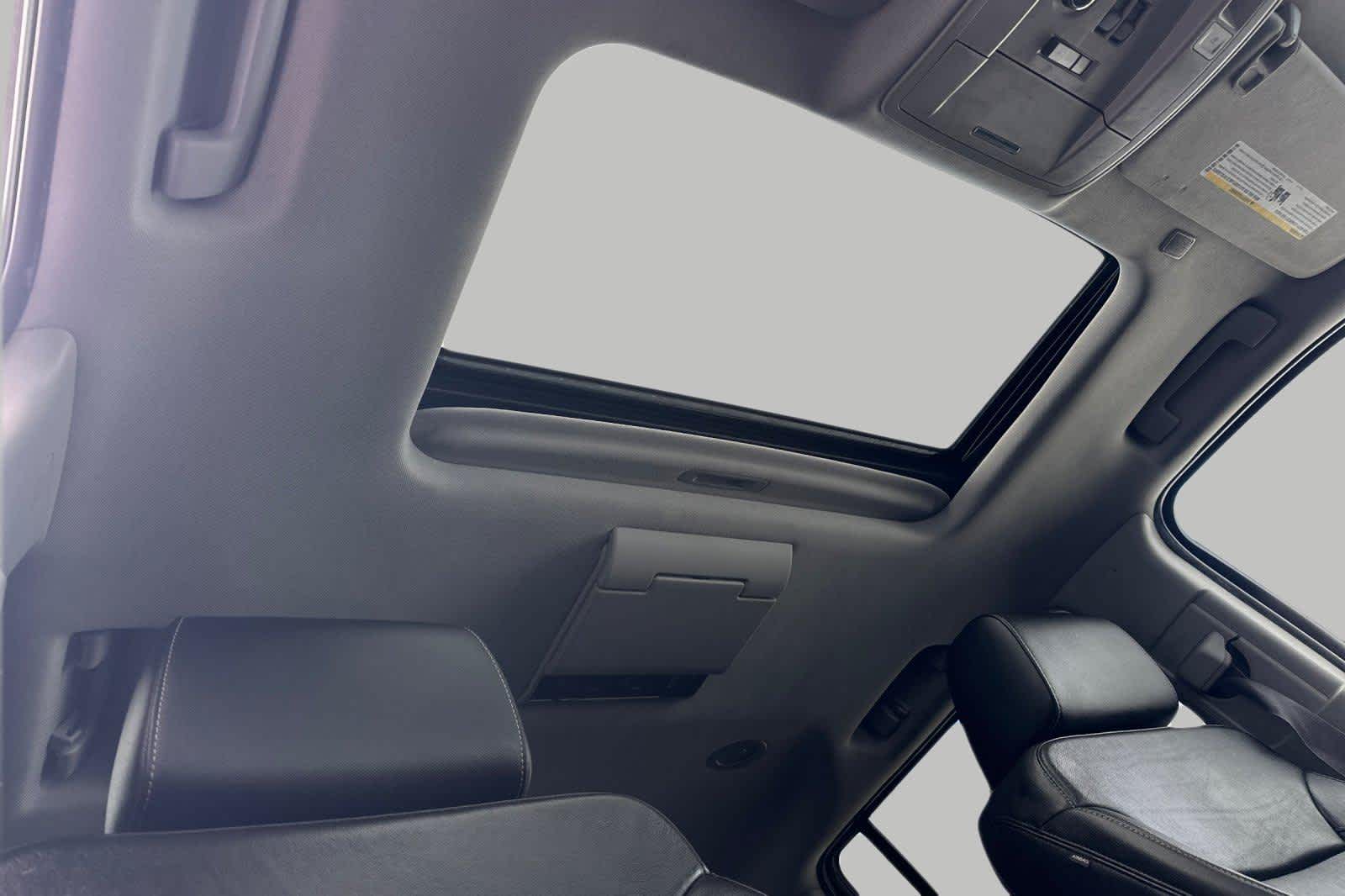 Thumbnail: 2017 Chevrolet Suburban - 20