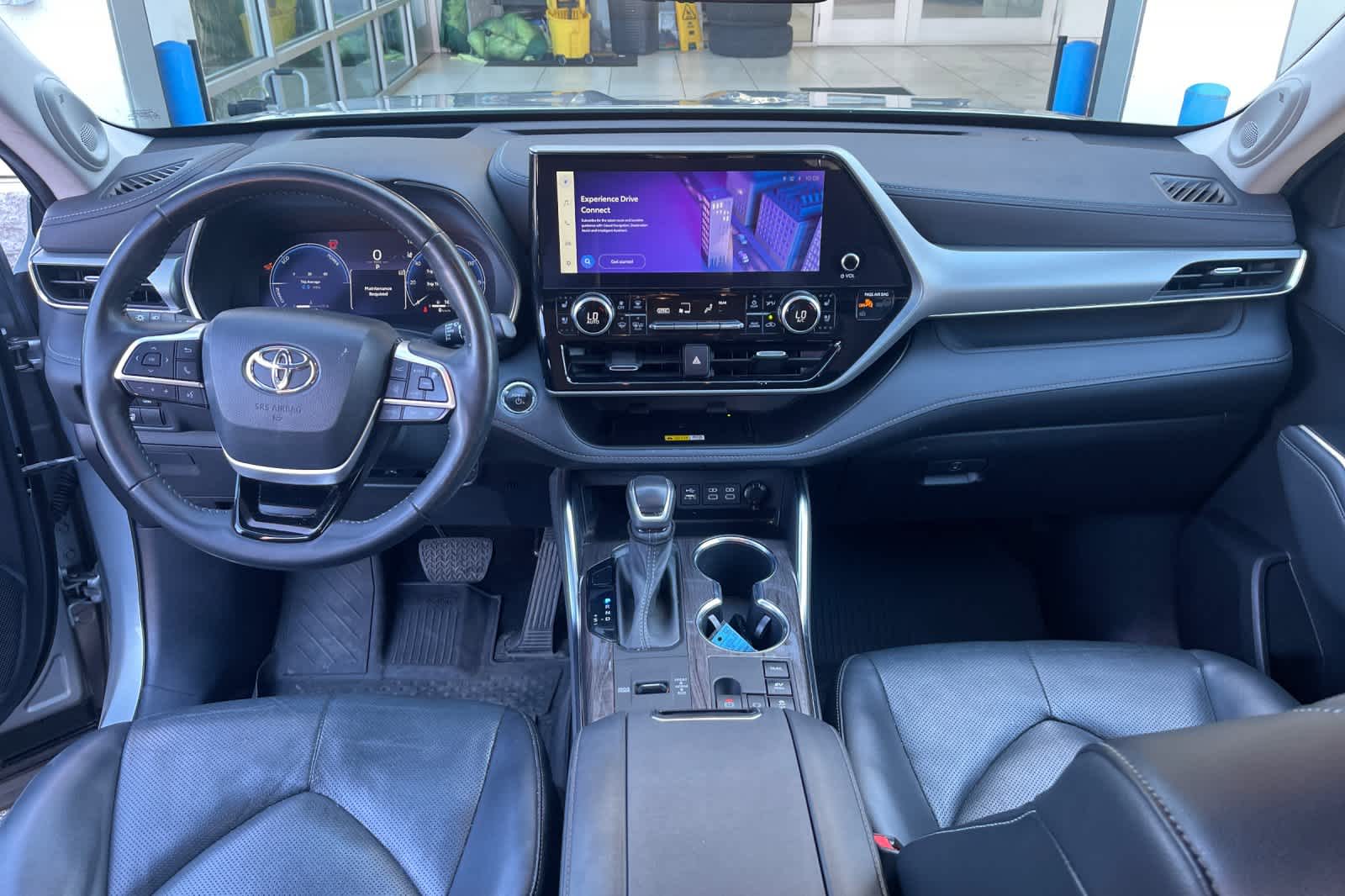 Thumbnail: 2023 Toyota Highlander - 11