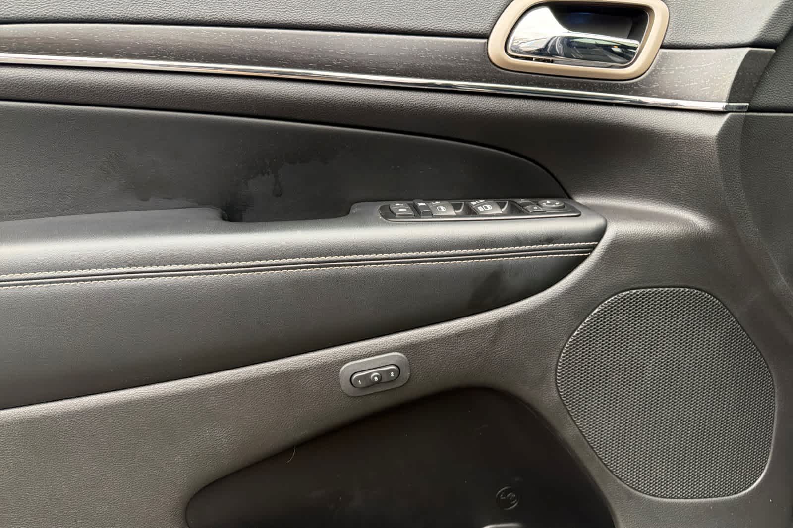 Thumbnail: 2015 Jeep Grand Cherokee - 14