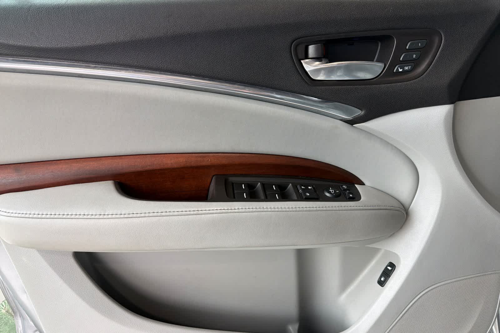 Thumbnail: 2017 Acura MDX - 14