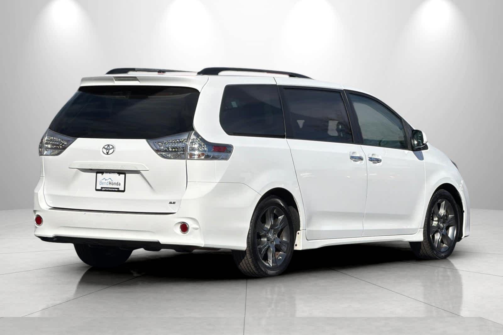 Thumbnail: 2015 Toyota Sienna - 2