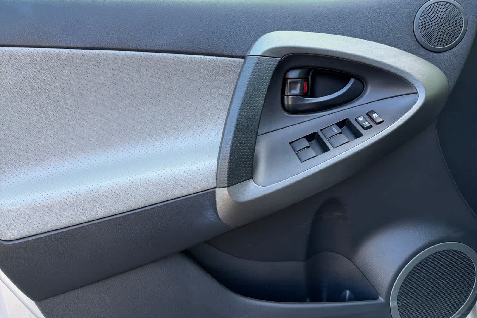 Thumbnail: 2012 Toyota RAV4 - 14