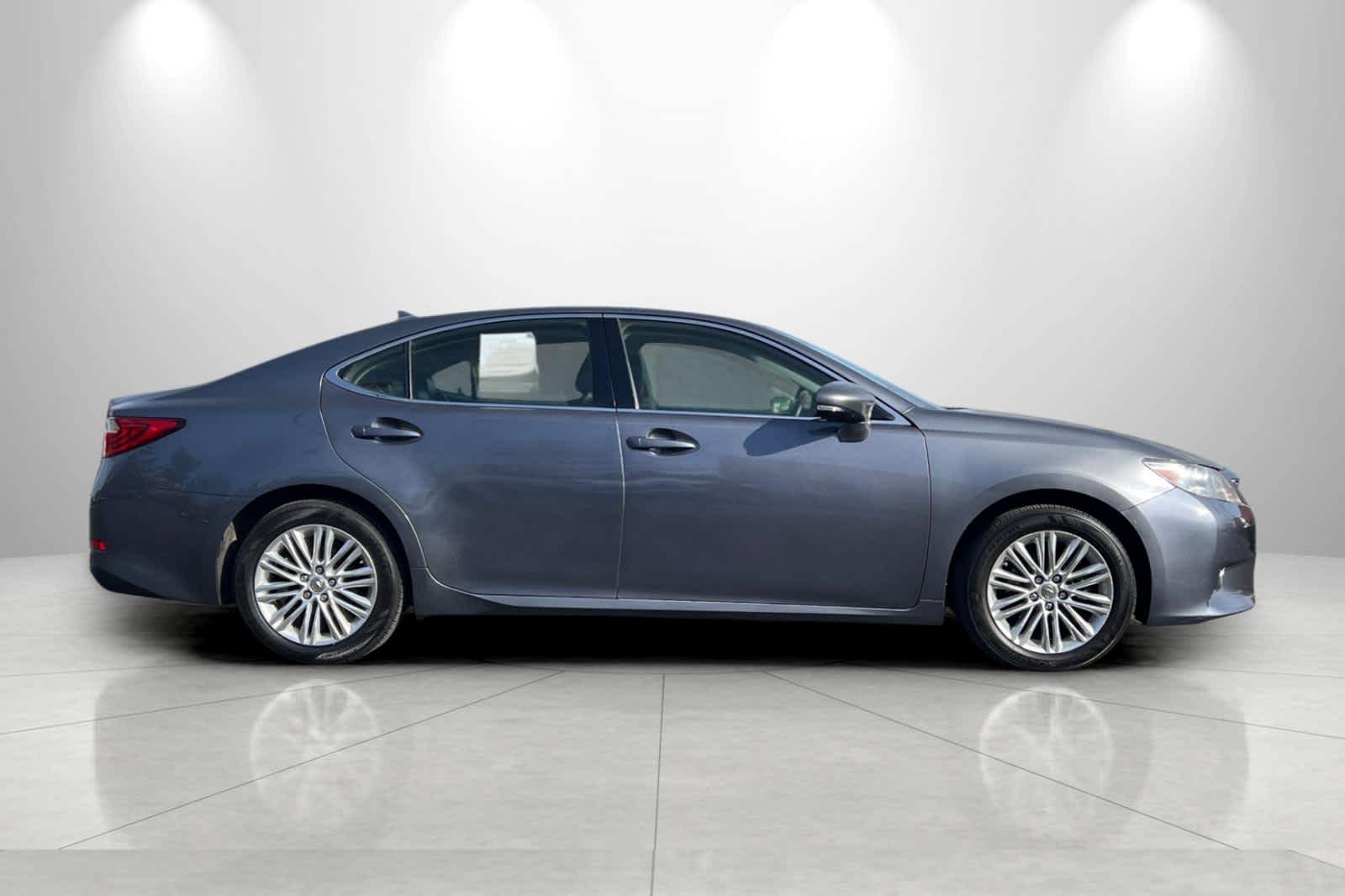 Thumbnail: 2013 Lexus ES - 8