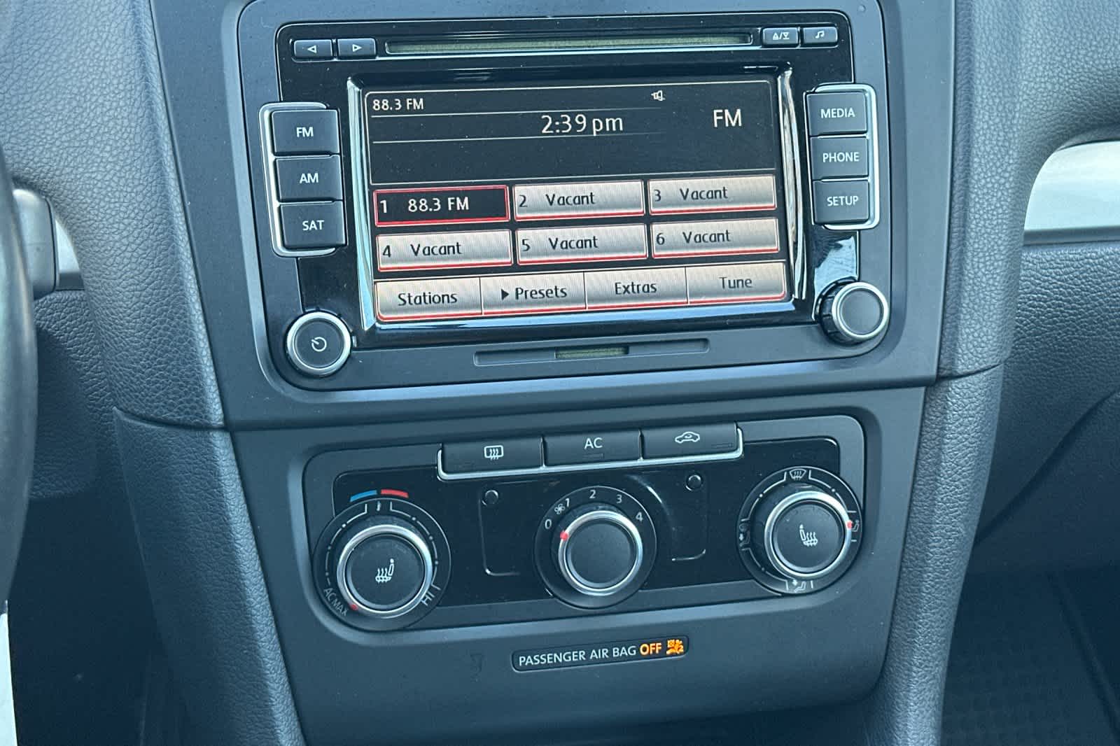 Thumbnail: 2012 Volkswagen Golf - 21