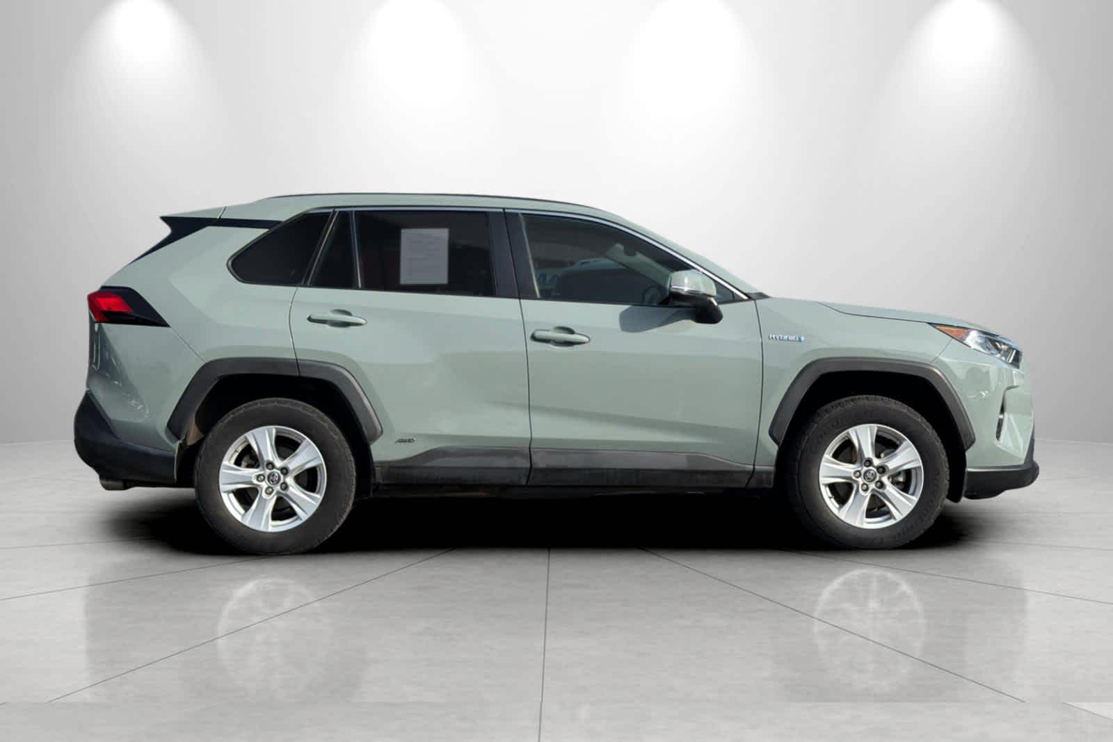 Thumbnail: 2019 Toyota RAV4 - 8