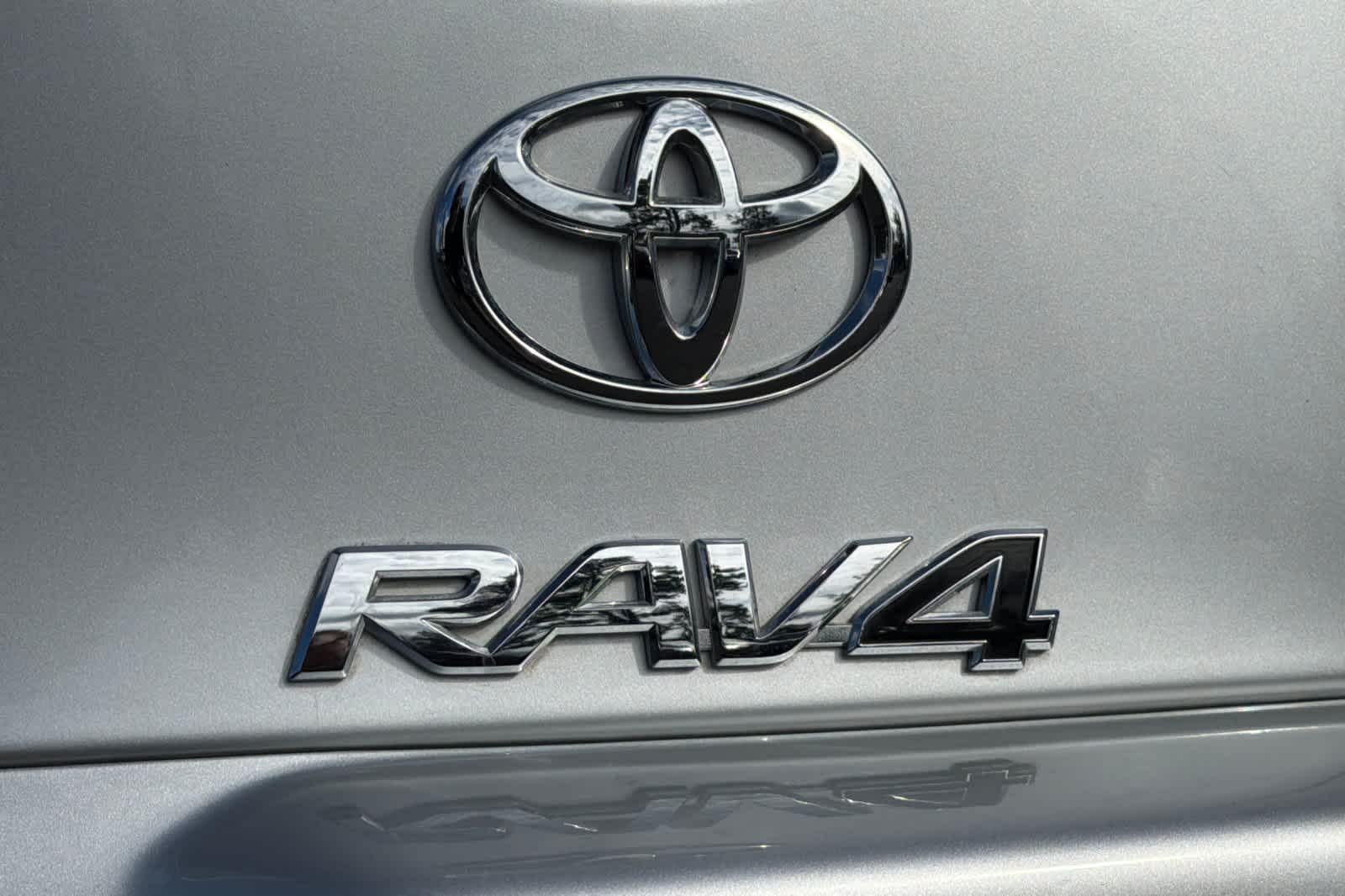 Thumbnail: 2012 Toyota RAV4 - 12