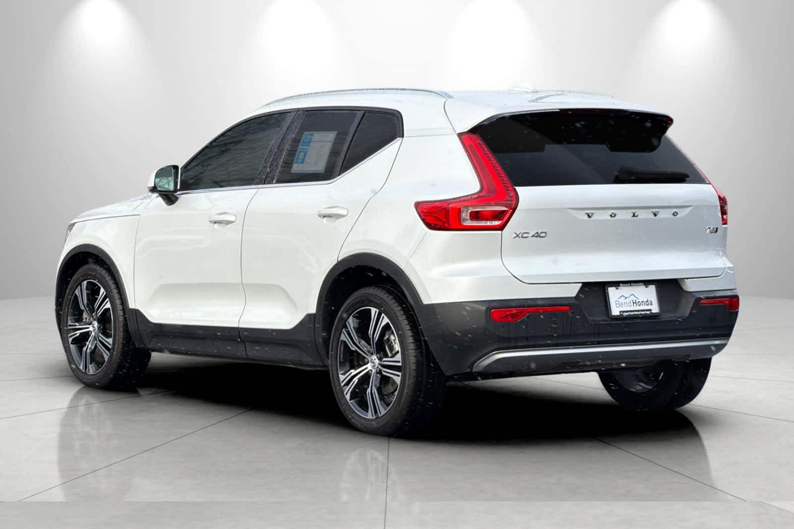 Thumbnail: 2022 Volvo XC40 - 6