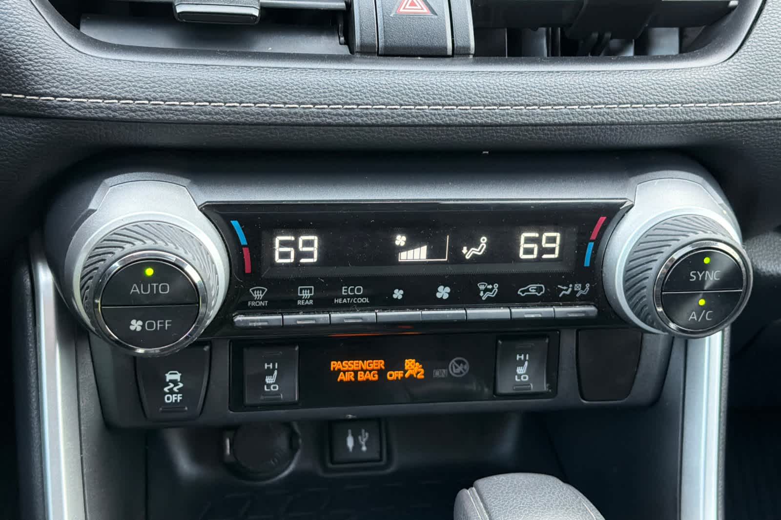 Thumbnail: 2019 Toyota RAV4 - 22