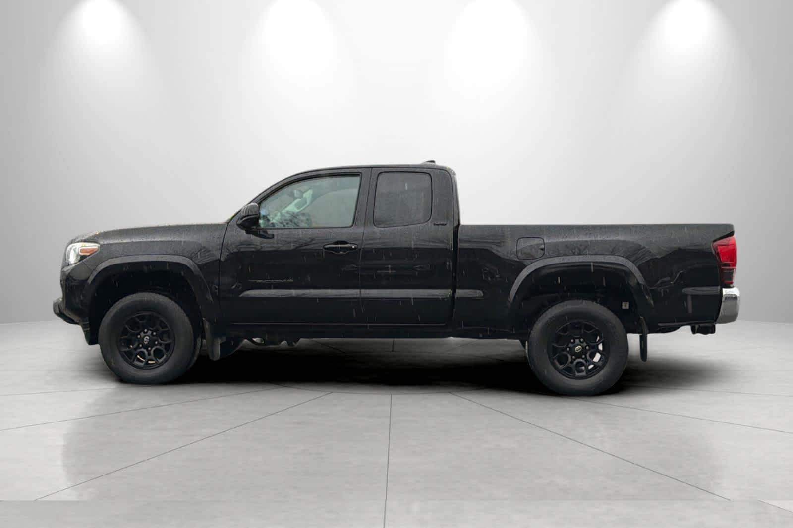 Thumbnail: 2019 Toyota Tacoma - 4