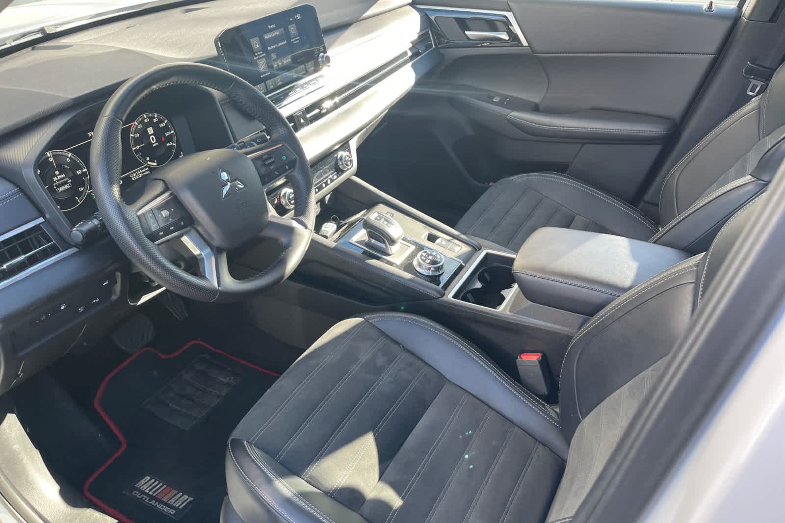 Thumbnail: 2024 Mitsubishi Outlander - 13