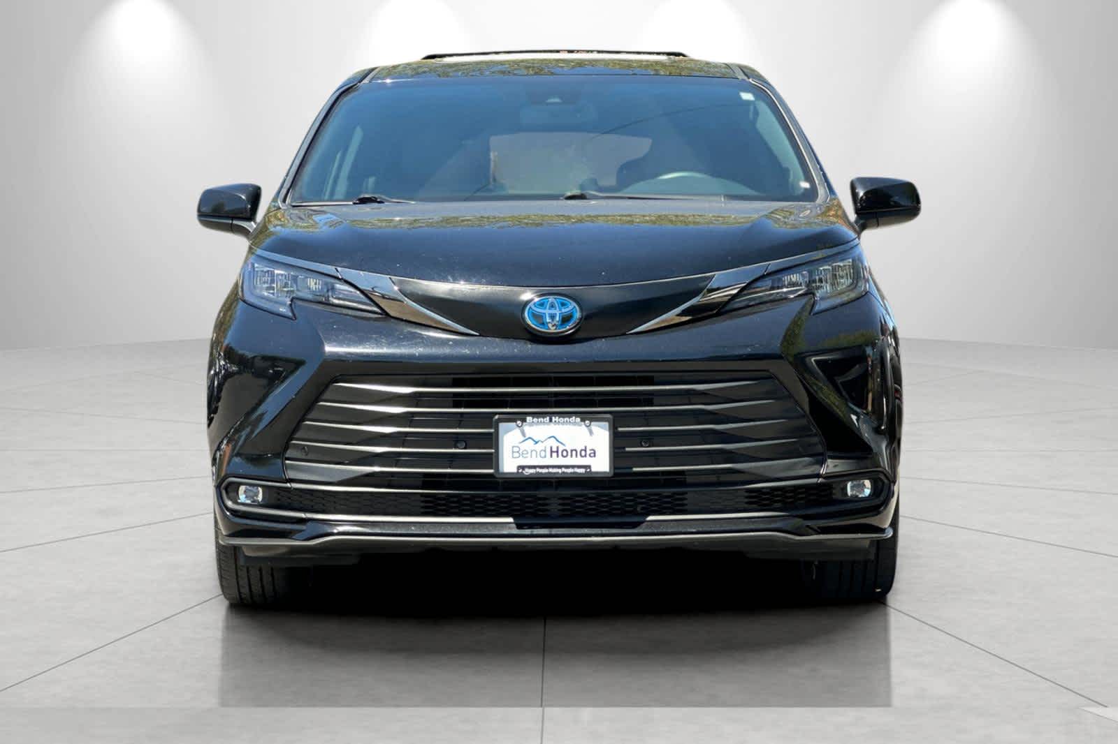 Thumbnail: 2022 Toyota Sienna - 9