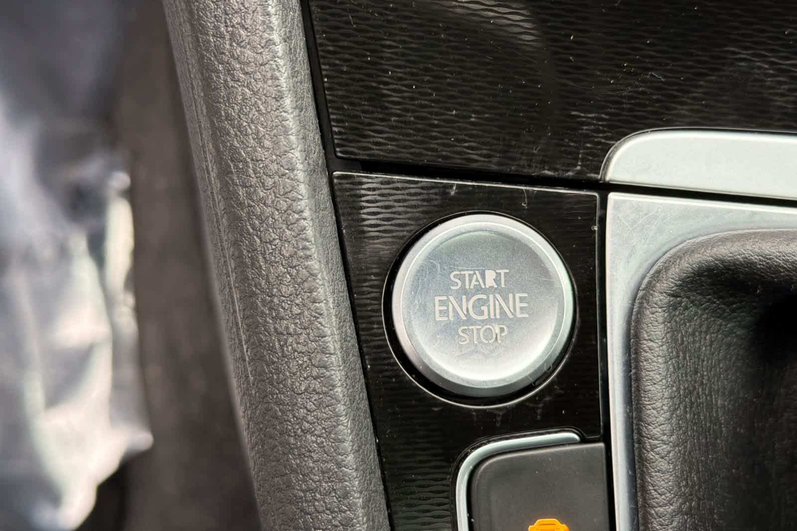 Thumbnail: 2016 Volkswagen Golf - 25