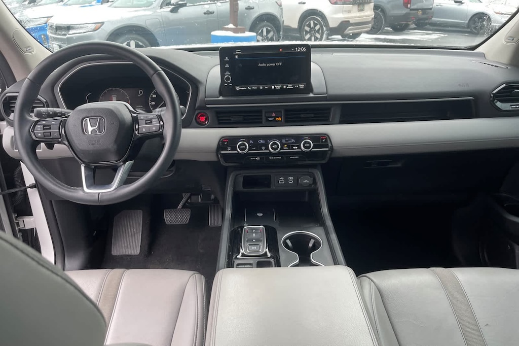 Used 2025 Honda Pilot Touring SUV