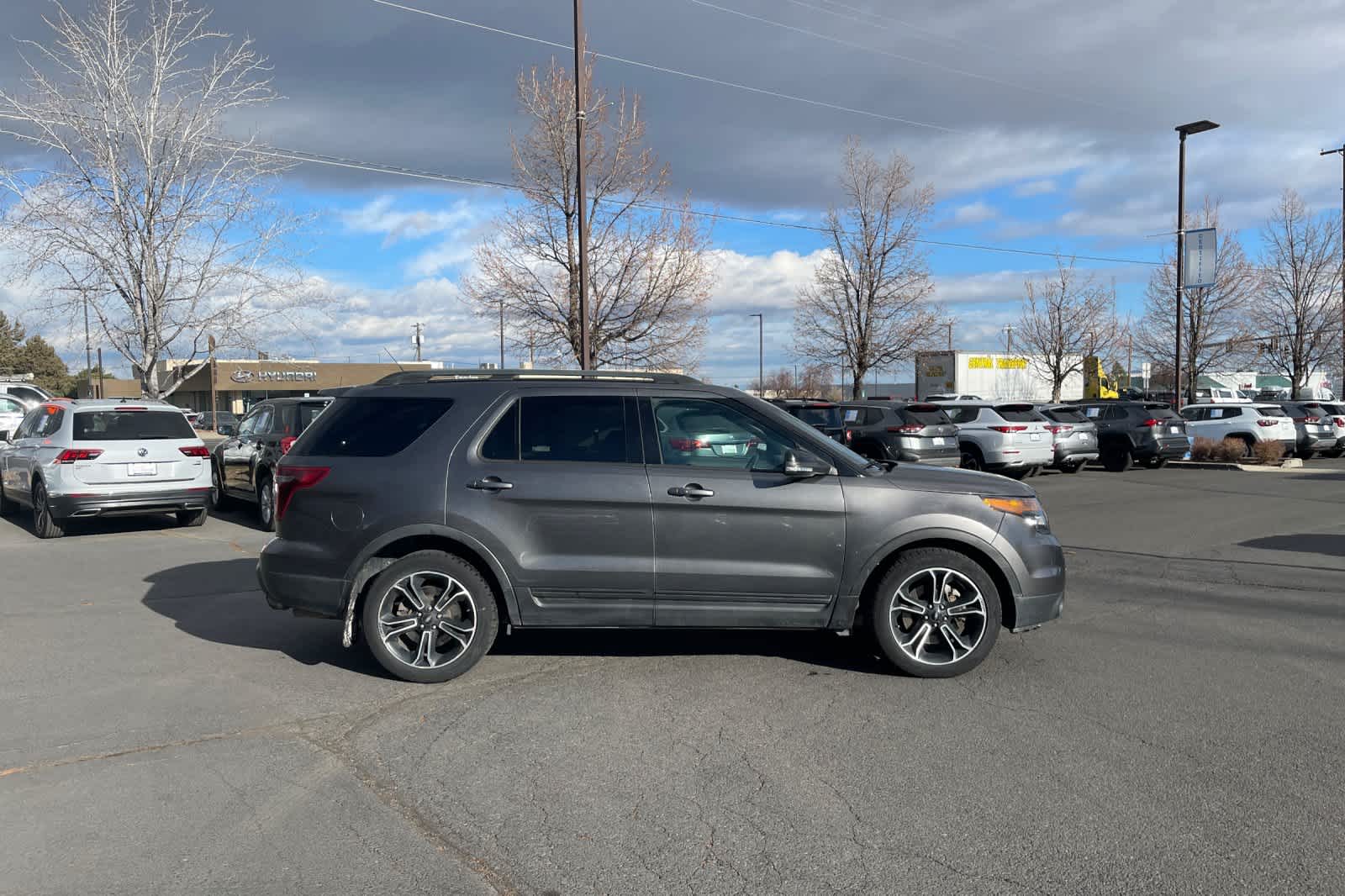 Thumbnail: 2015 Ford Explorer - 8