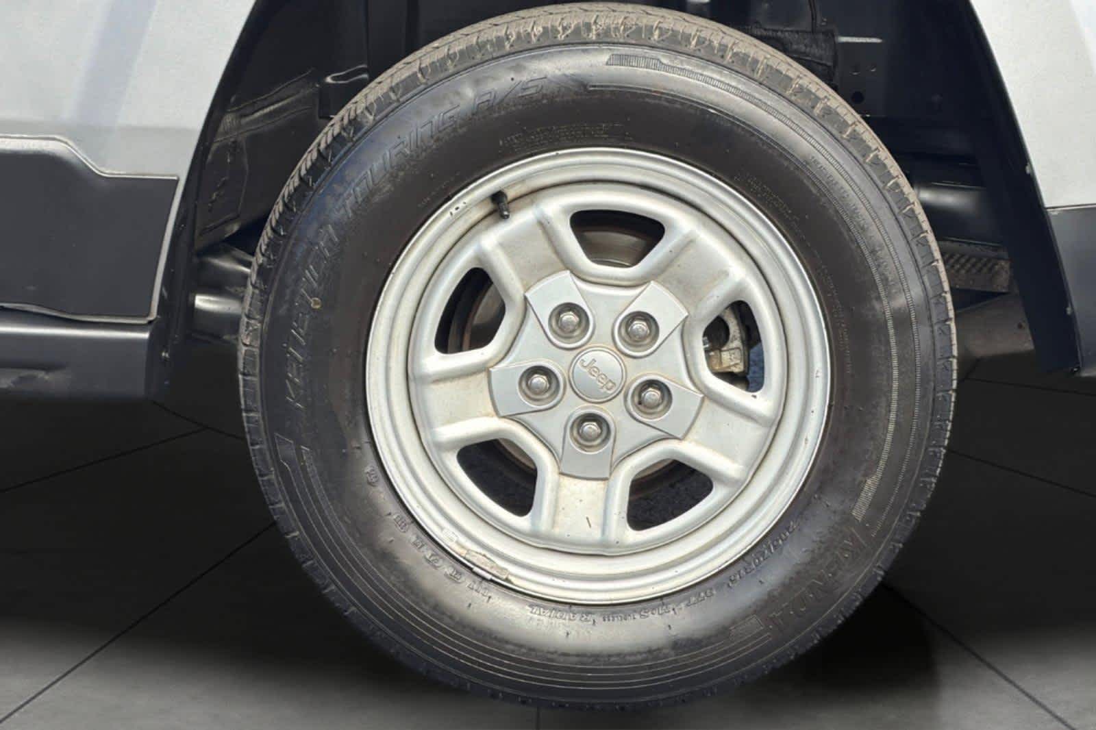 Thumbnail: 2016 Jeep Patriot - 11