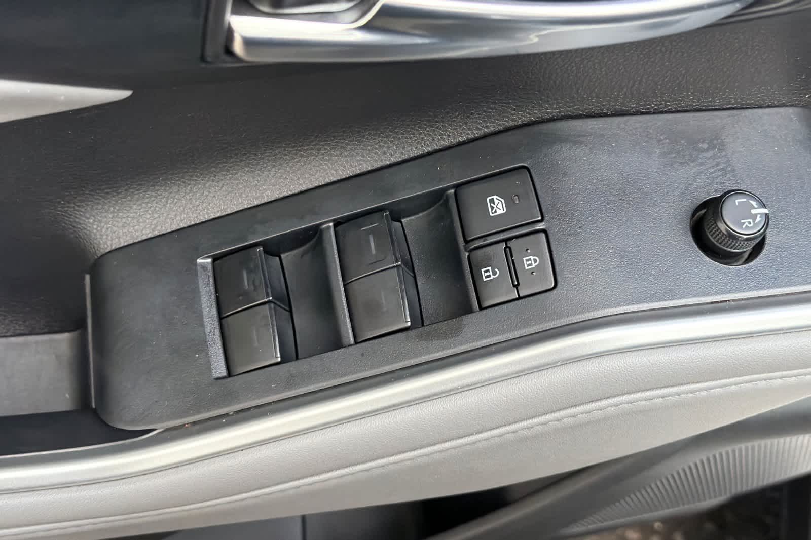 Thumbnail: 2022 Toyota Highlander - 15