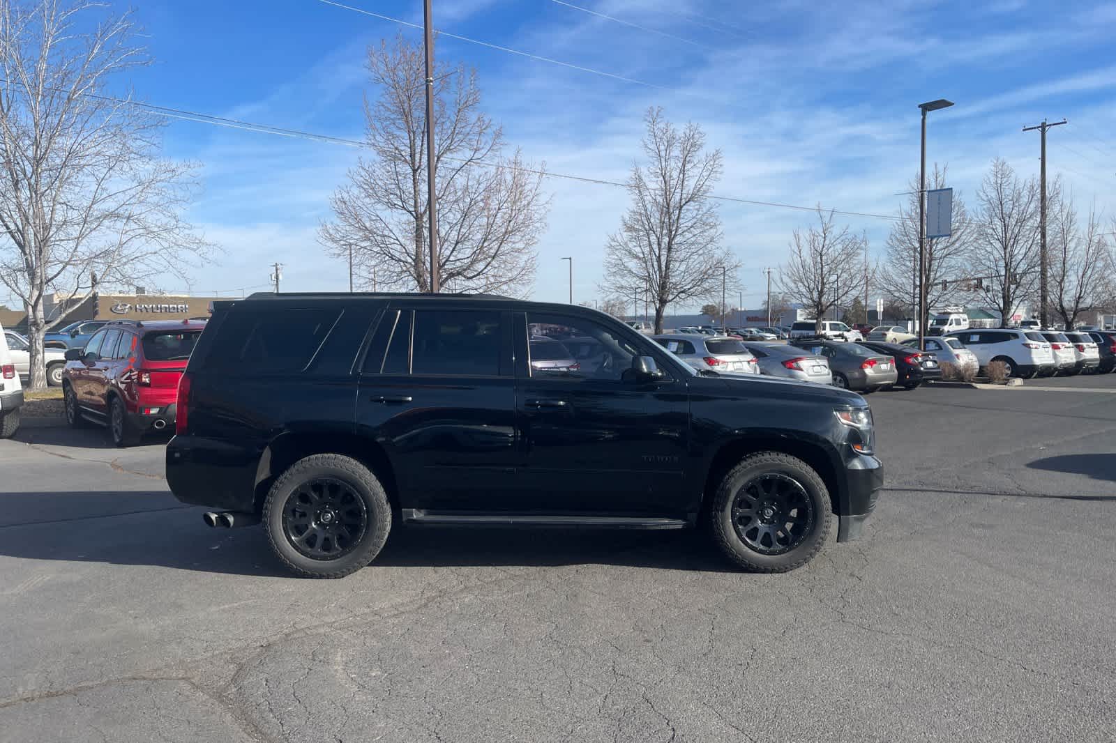 Thumbnail: 2019 Chevrolet Tahoe - 8