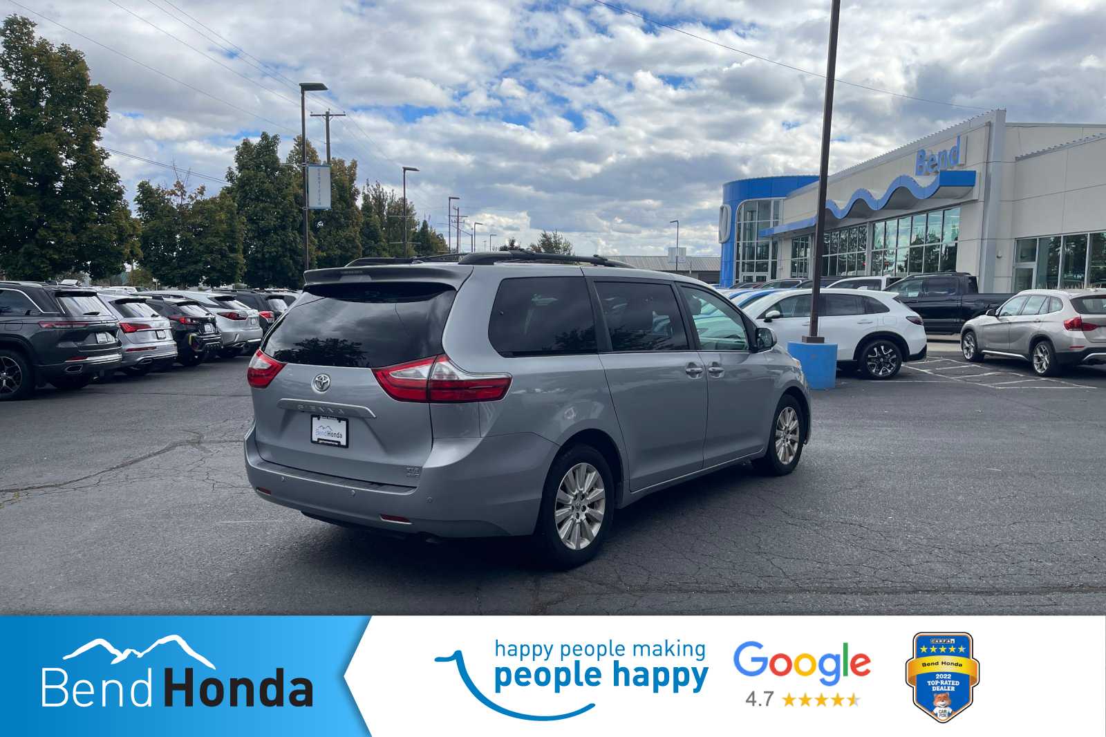 2015 Toyota Sienna XLE photo 2