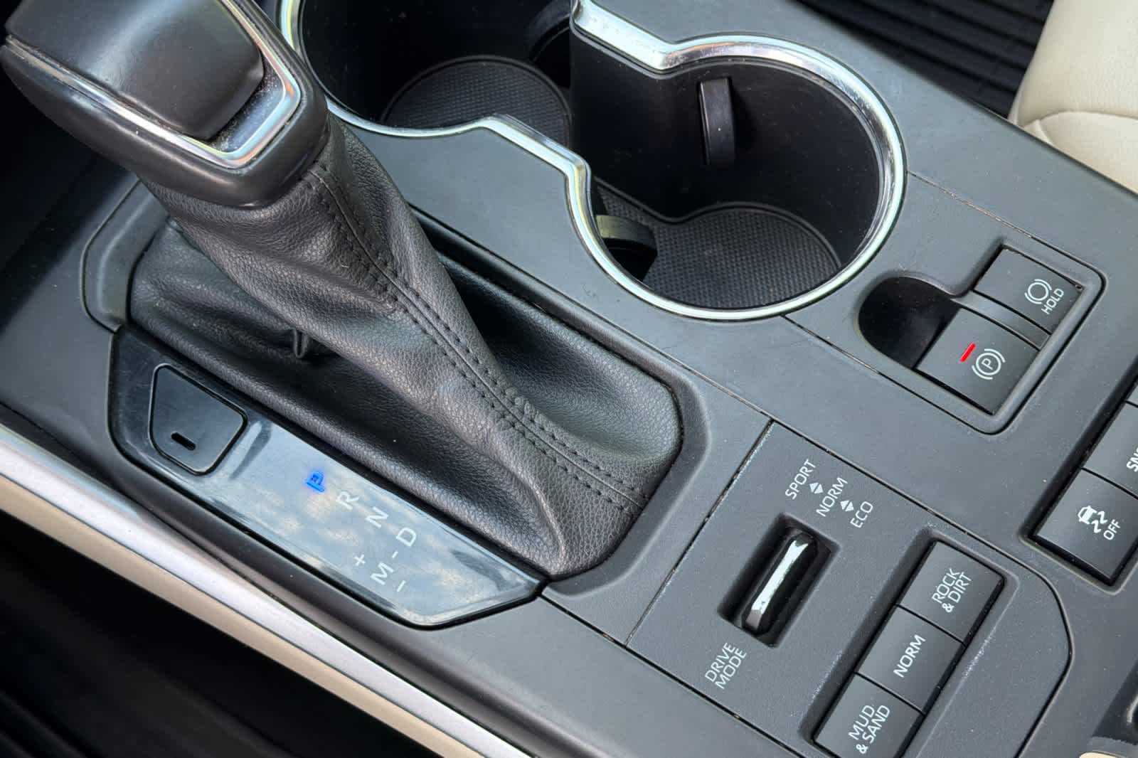 Thumbnail: 2021 Toyota Highlander - 24