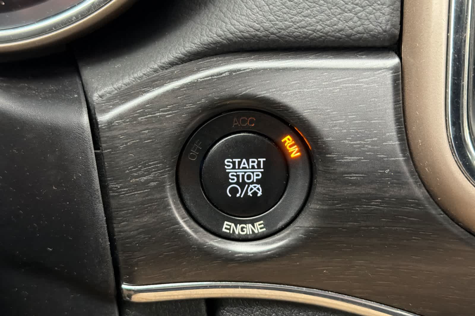 Thumbnail: 2015 Jeep Grand Cherokee - 25