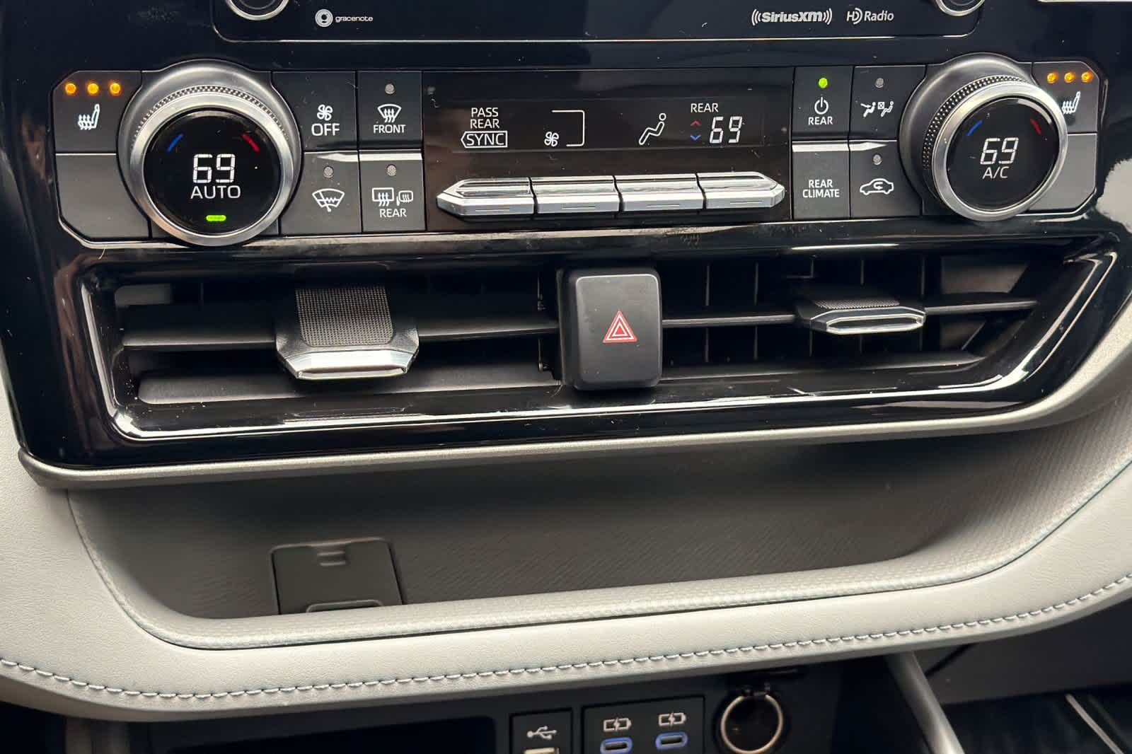 Thumbnail: 2022 Toyota Highlander - 23