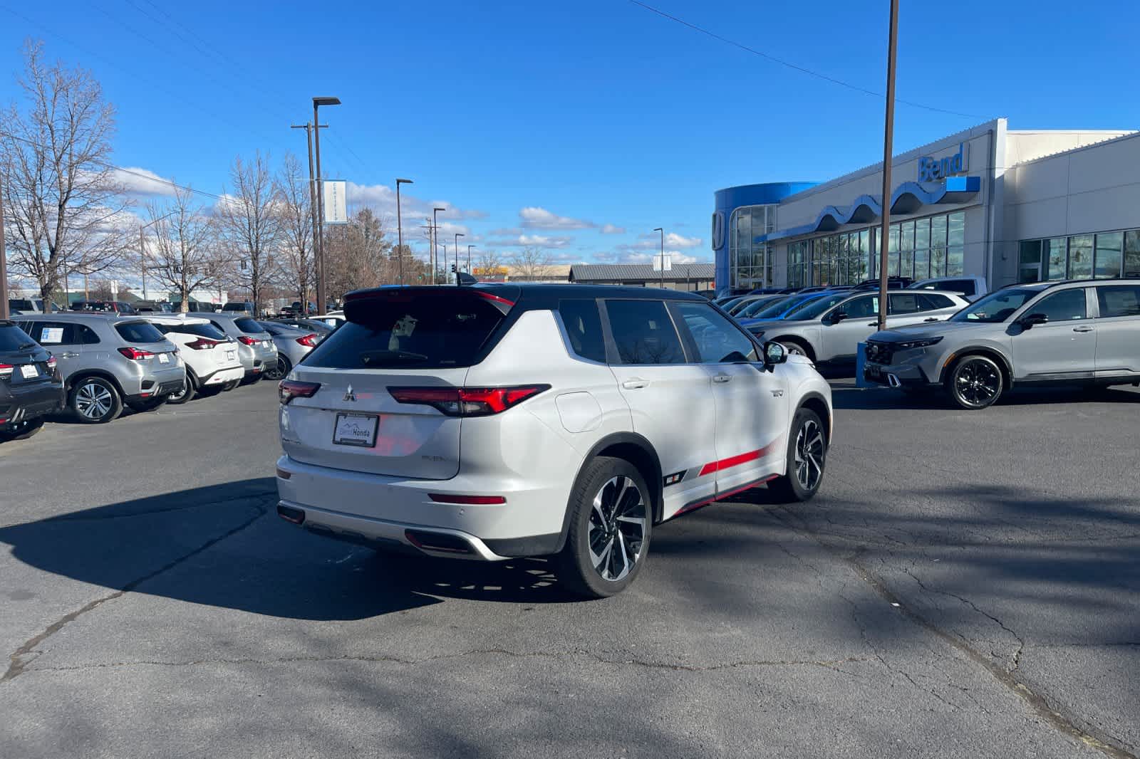 Thumbnail: 2024 Mitsubishi Outlander - 2