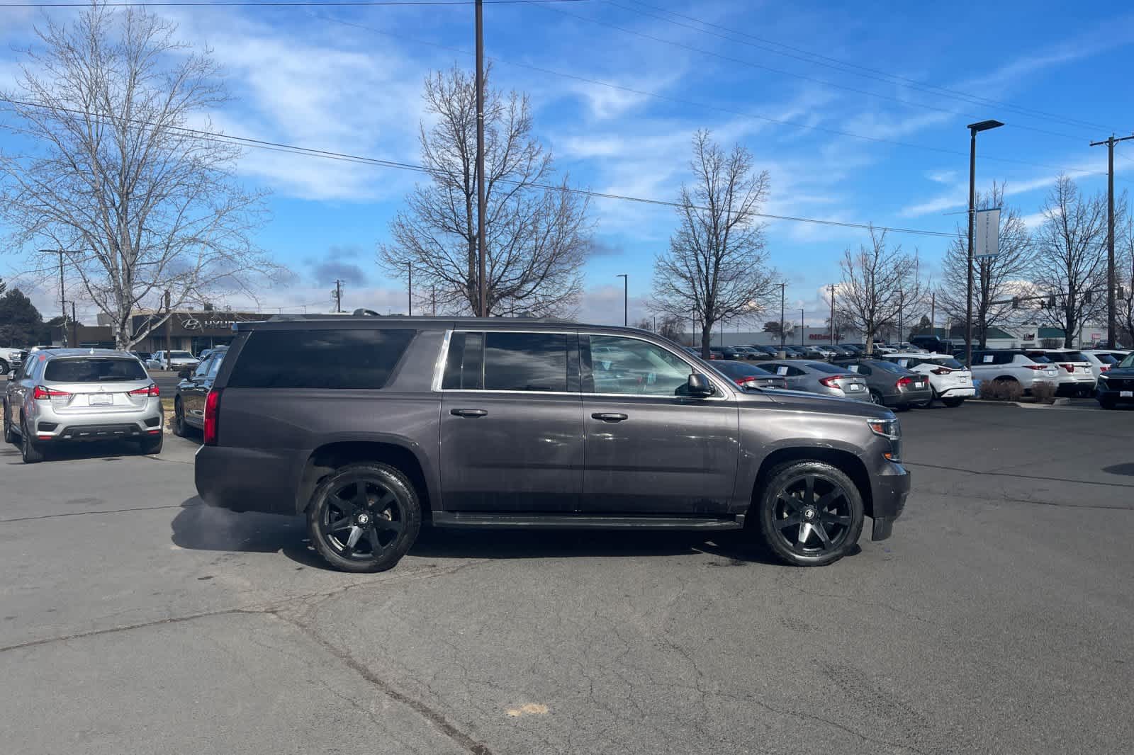 Thumbnail: 2017 Chevrolet Suburban - 8
