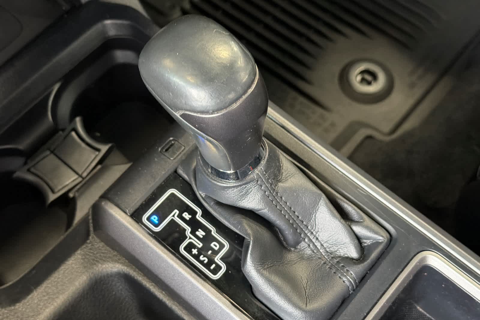 Thumbnail: 2020 Toyota Tacoma - 23