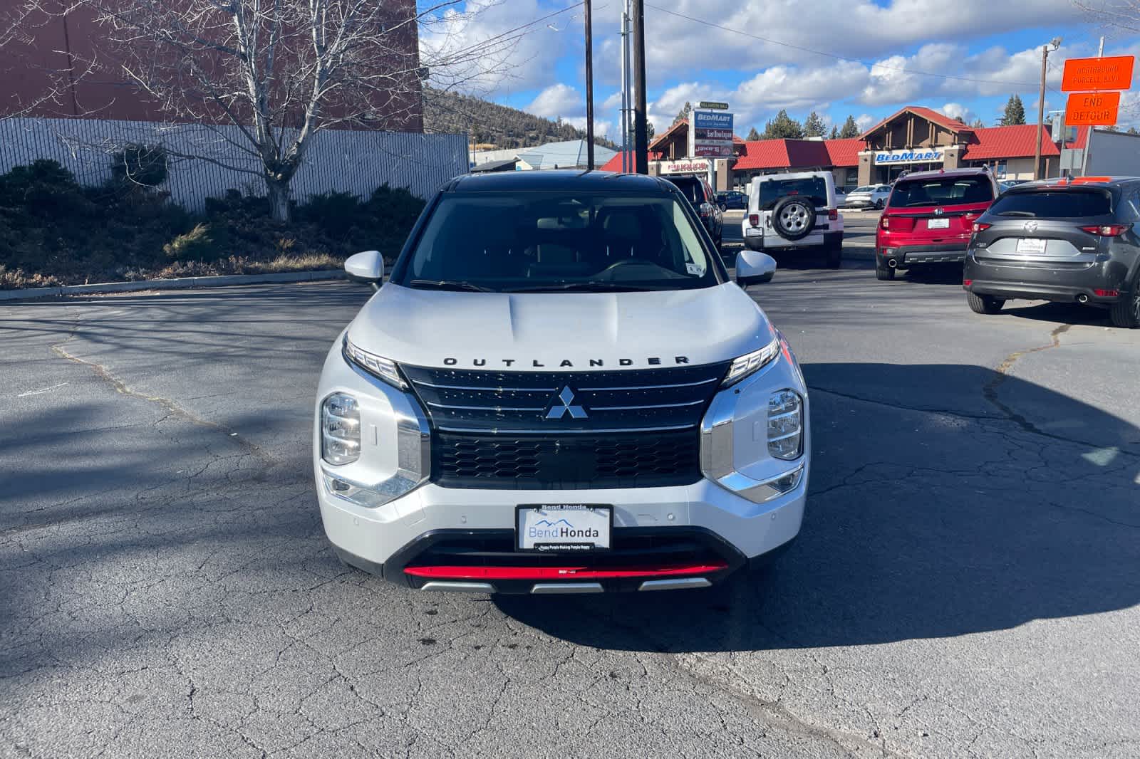 Thumbnail: 2024 Mitsubishi Outlander - 10