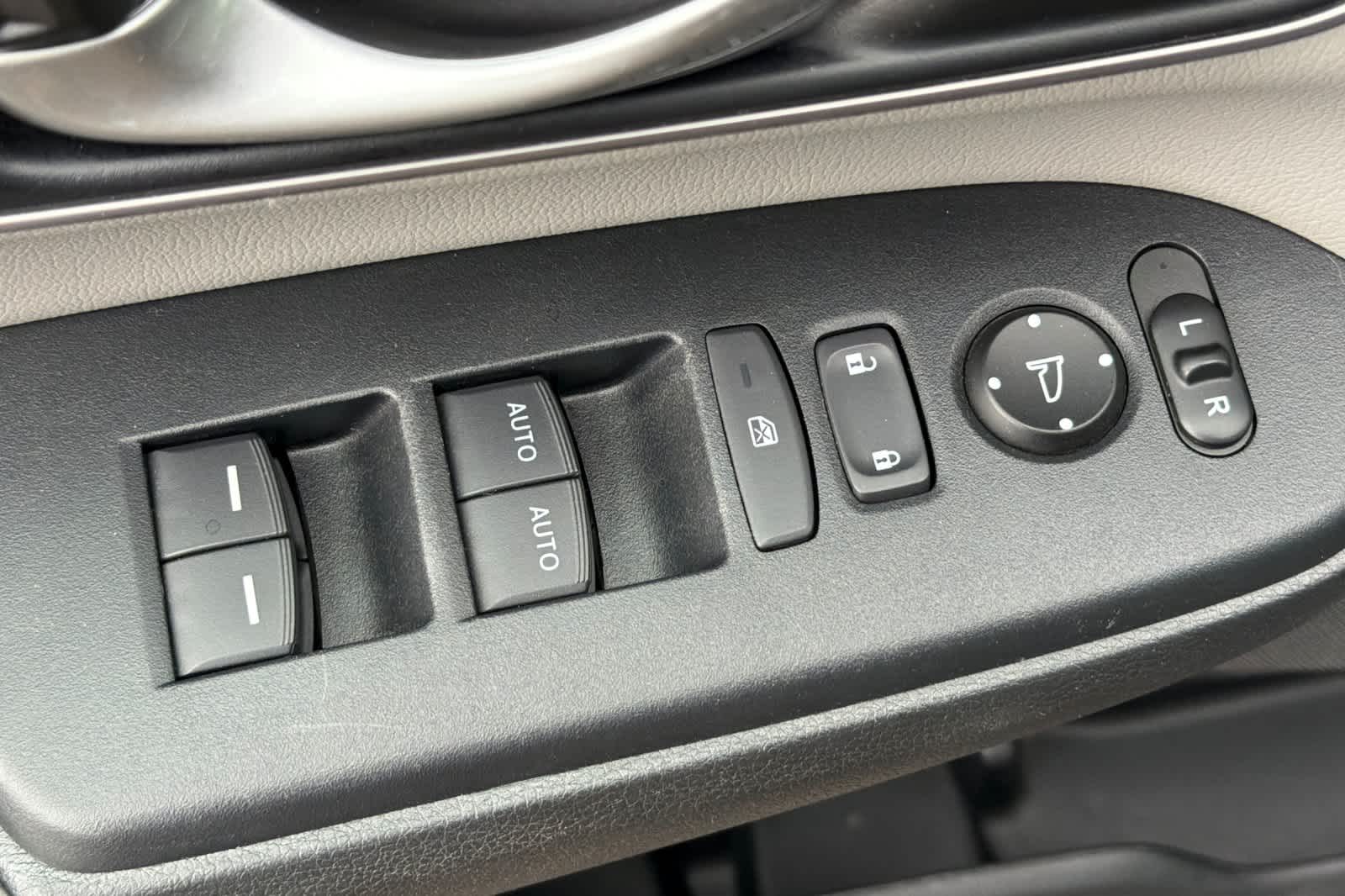 Thumbnail: 2019 Honda CR-V - 15