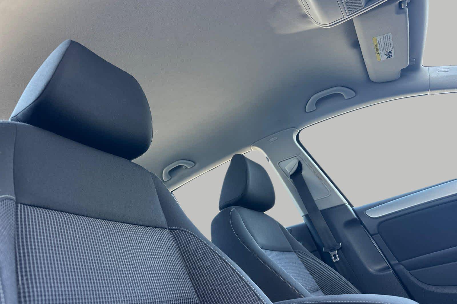 Thumbnail: 2012 Volkswagen Golf - 19