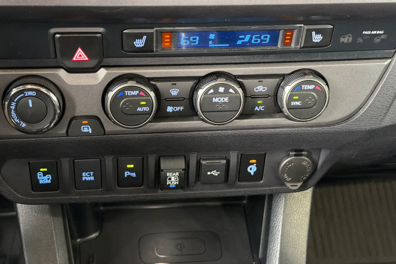 Thumbnail: 2020 Toyota Tacoma - 22