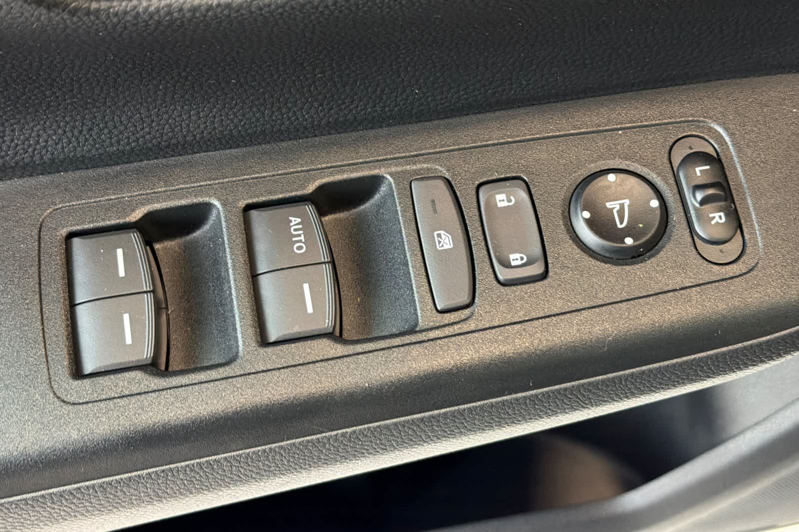 Thumbnail: 2023 Honda CR-V - 15