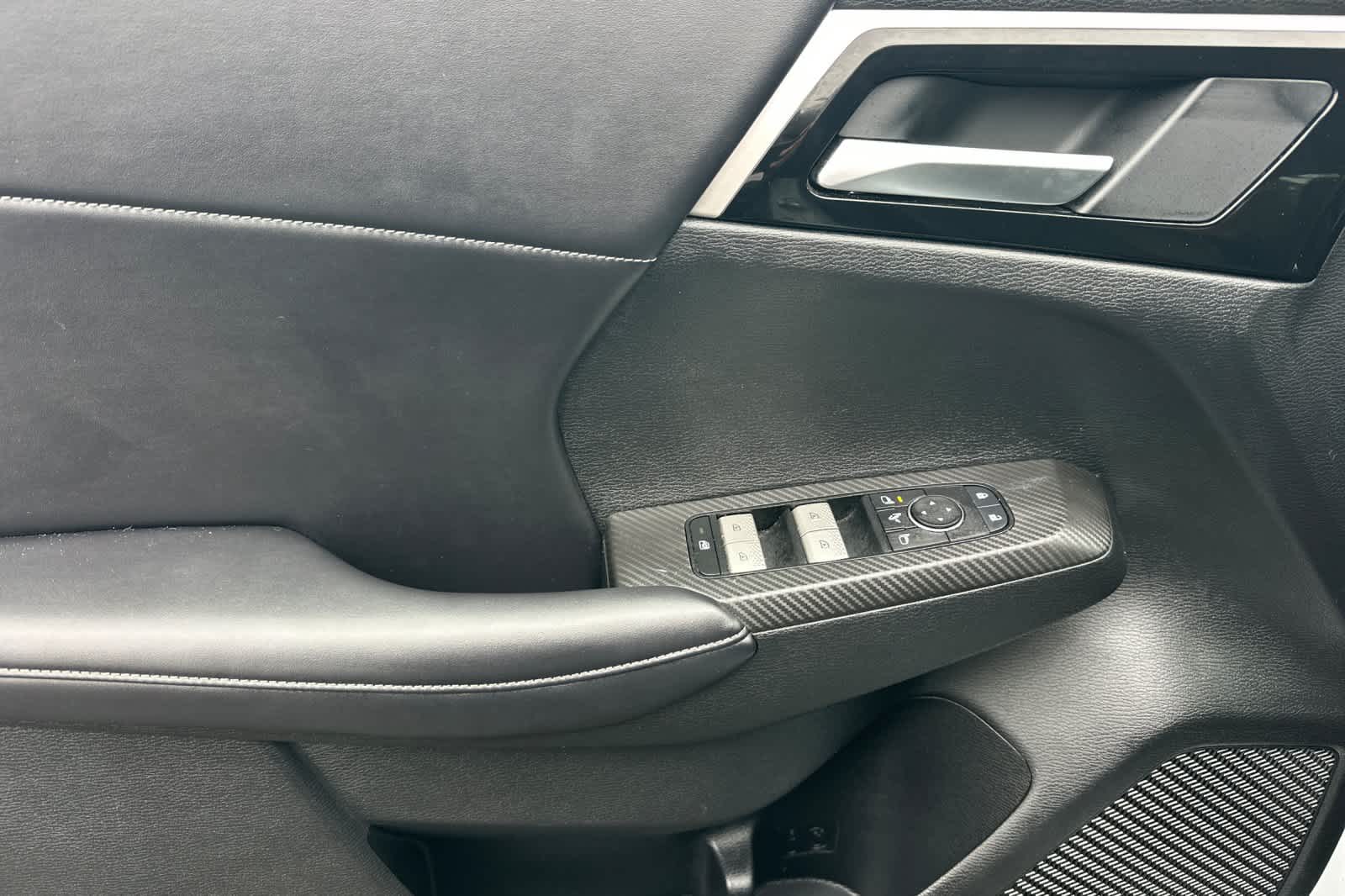 Thumbnail: 2024 Mitsubishi Outlander - 14