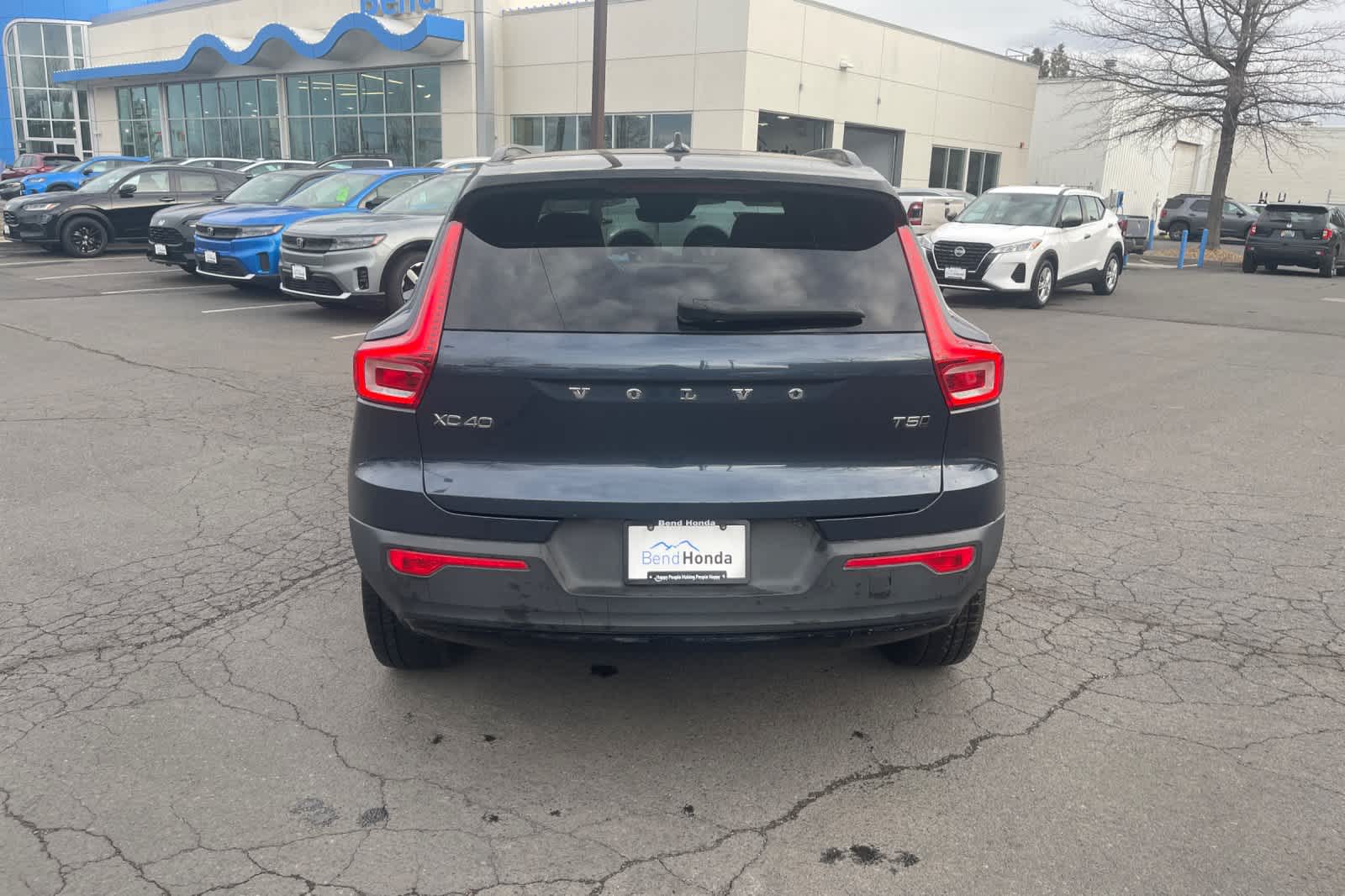 Thumbnail: 2022 Volvo XC40 - 7