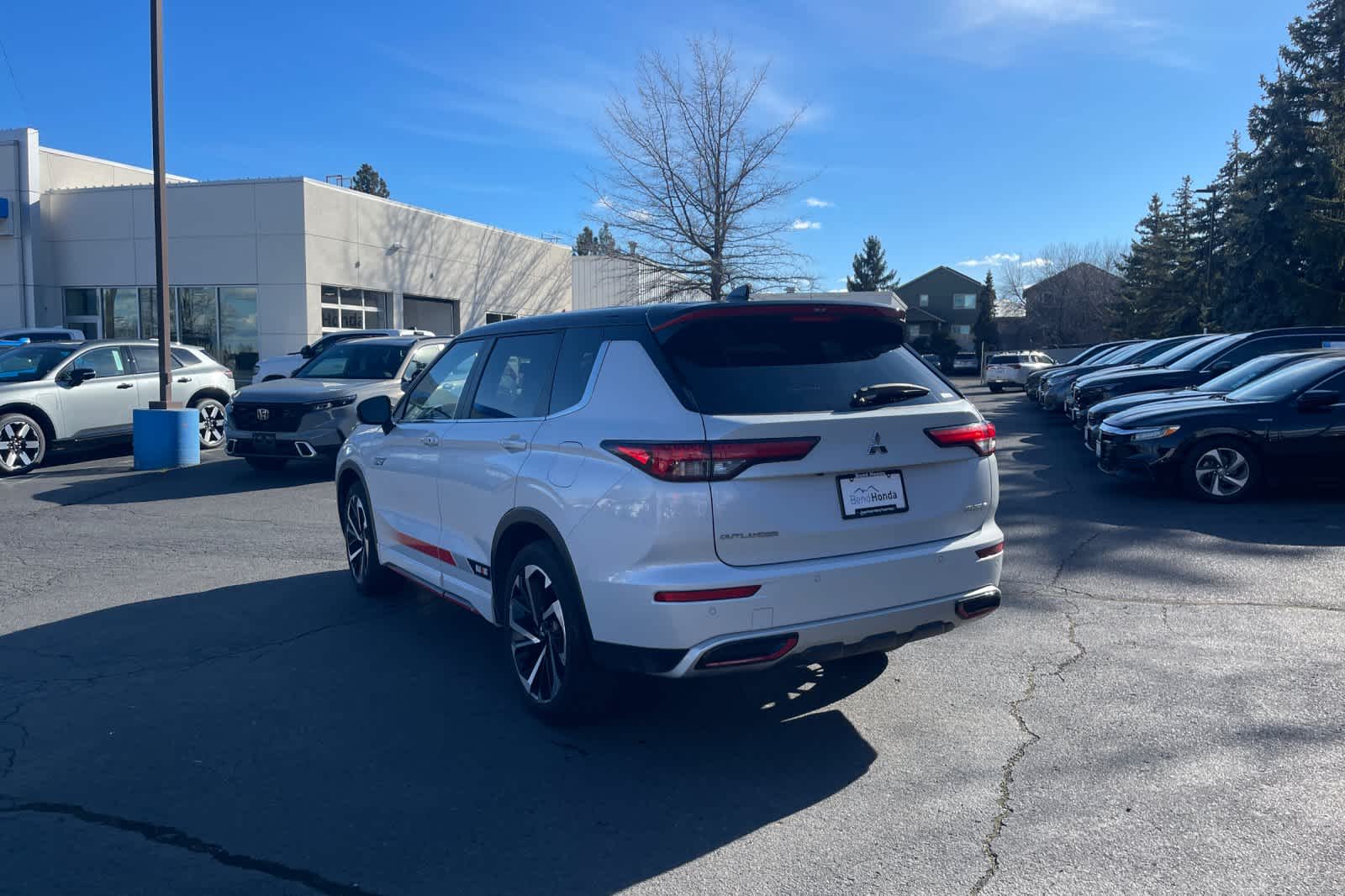 Thumbnail: 2024 Mitsubishi Outlander - 6