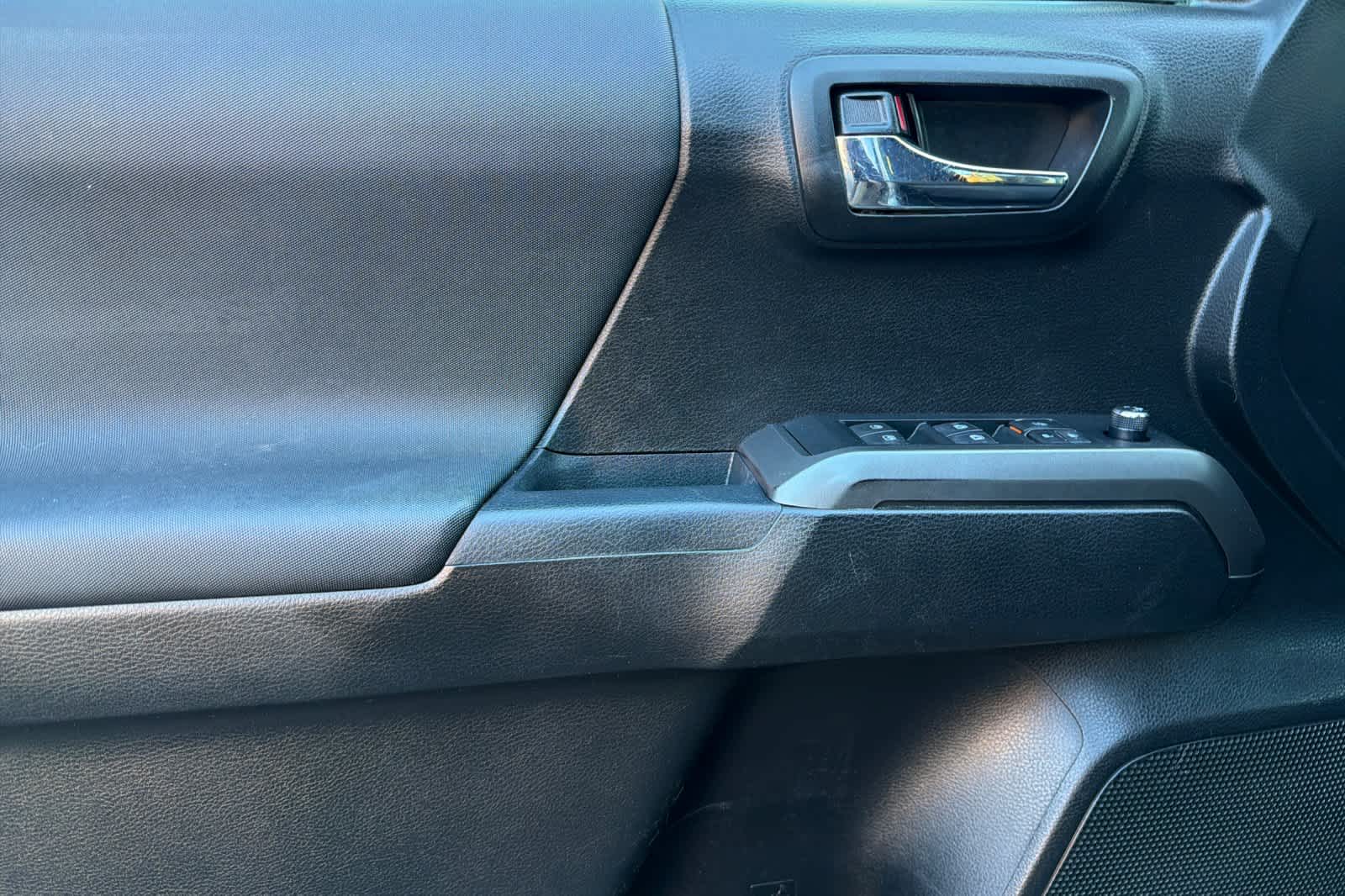 Thumbnail: 2017 Toyota Tacoma - 14