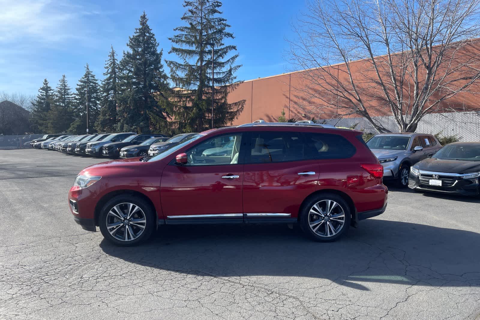 Thumbnail: 2017 Nissan Pathfinder - 5