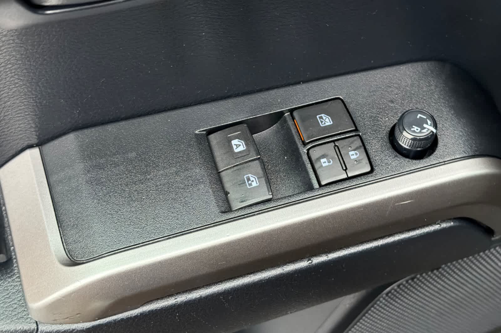 Thumbnail: 2019 Toyota Tacoma - 14