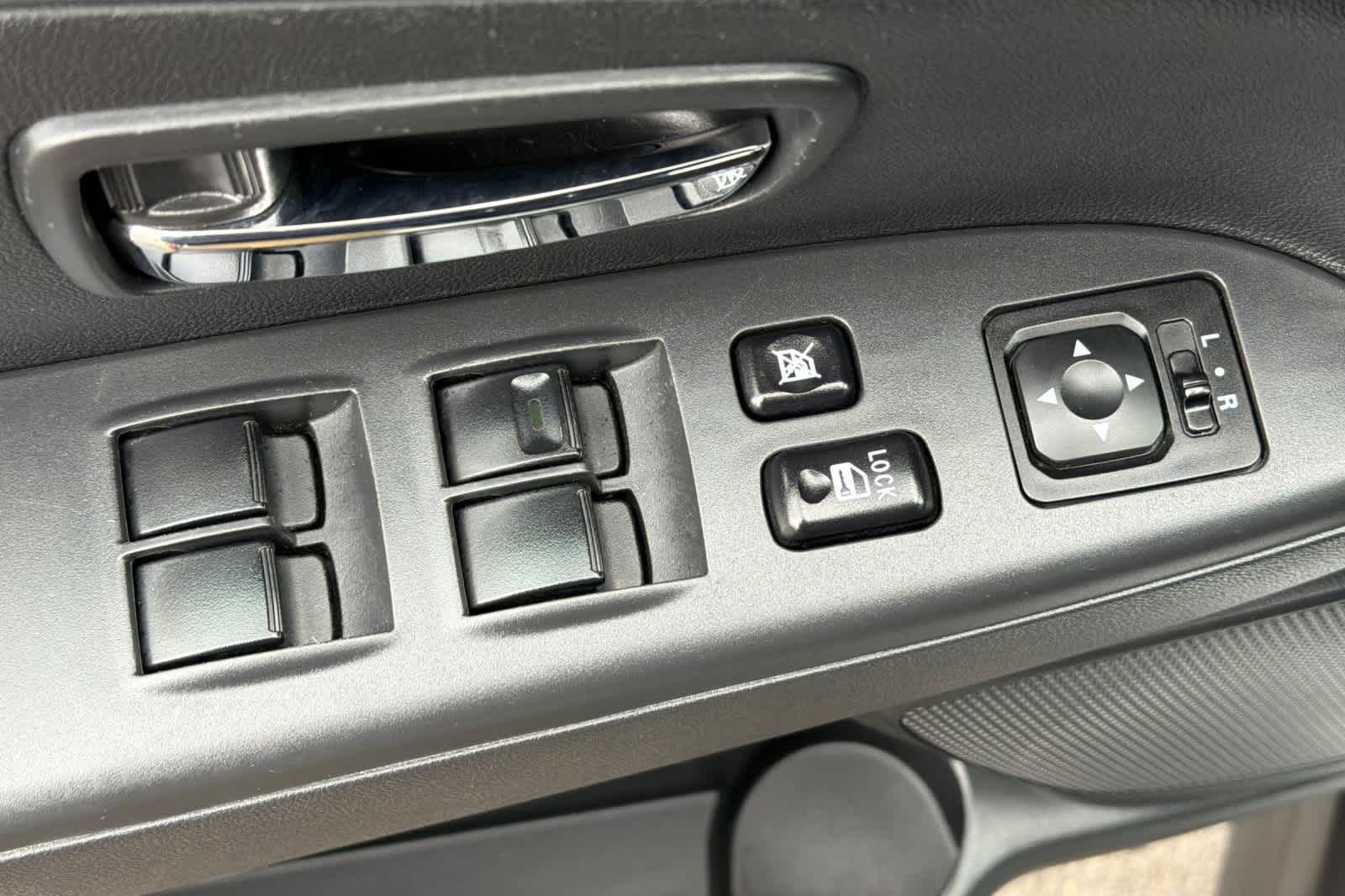 Thumbnail: 2024 Mitsubishi Outlander Sport - 15