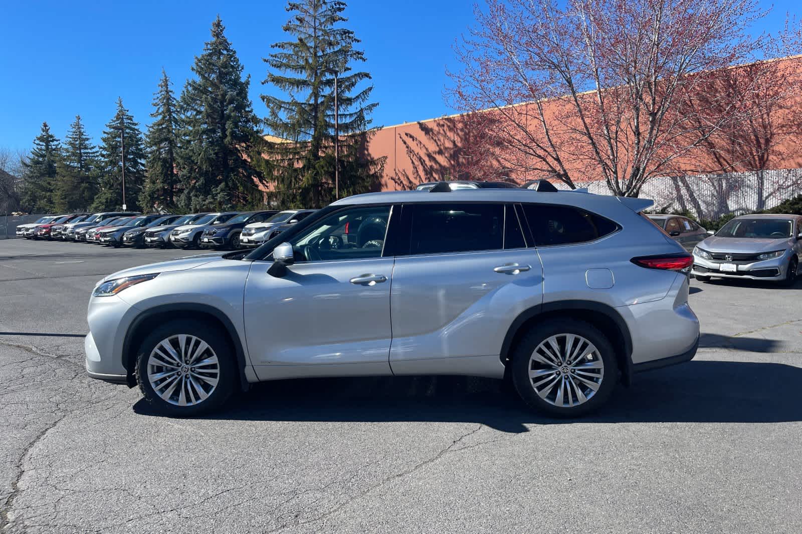 Thumbnail: 2023 Toyota Highlander - 2