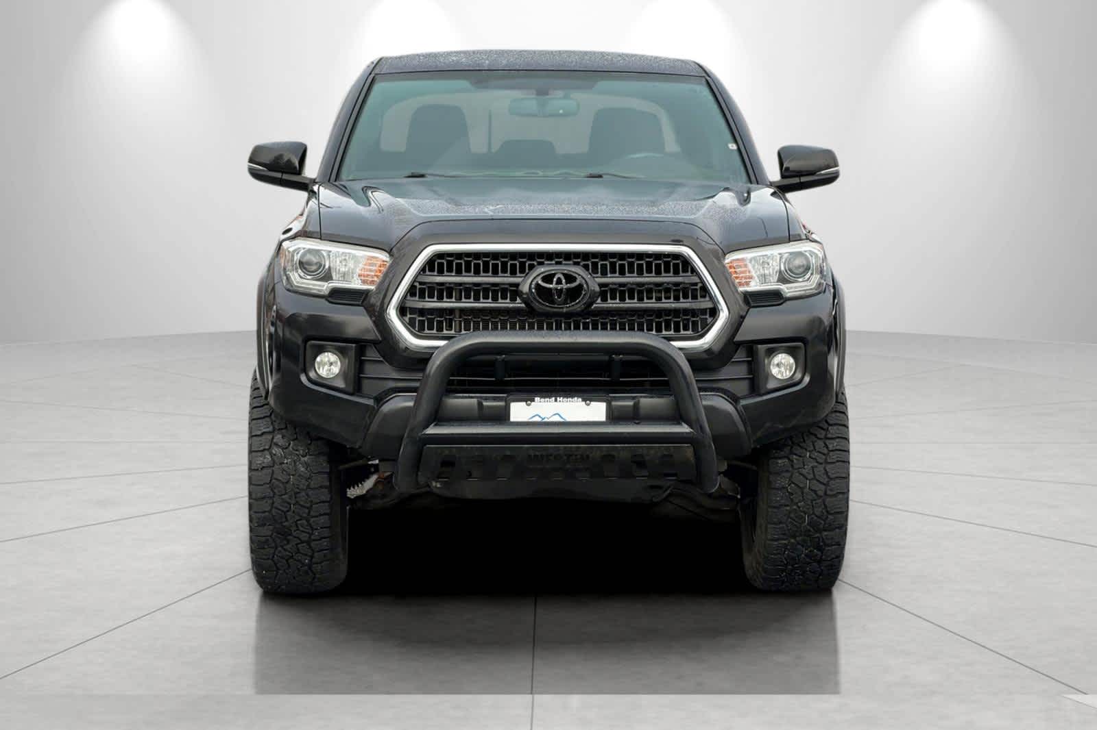 Thumbnail: 2017 Toyota Tacoma - 10